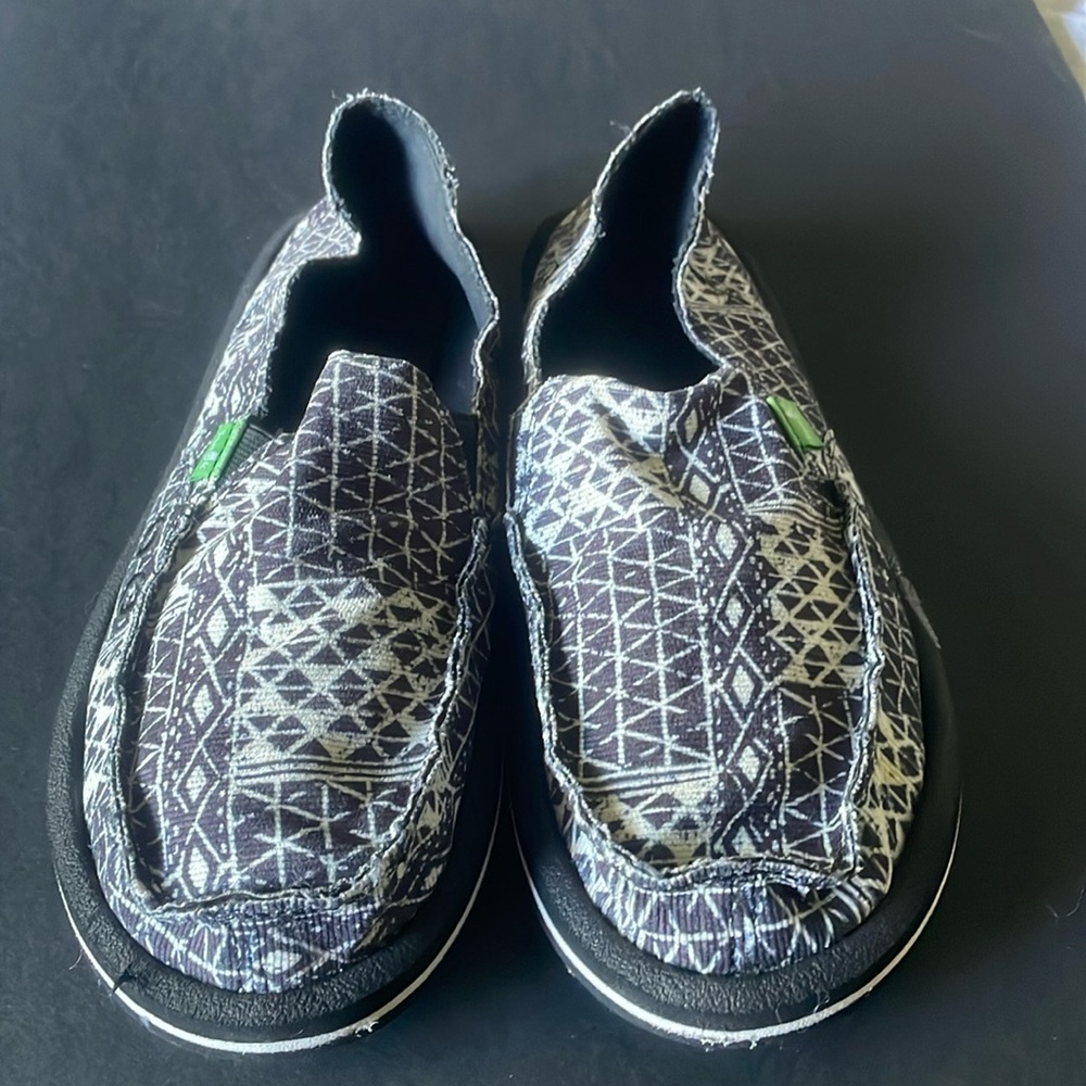 Sanuk side walk surfers